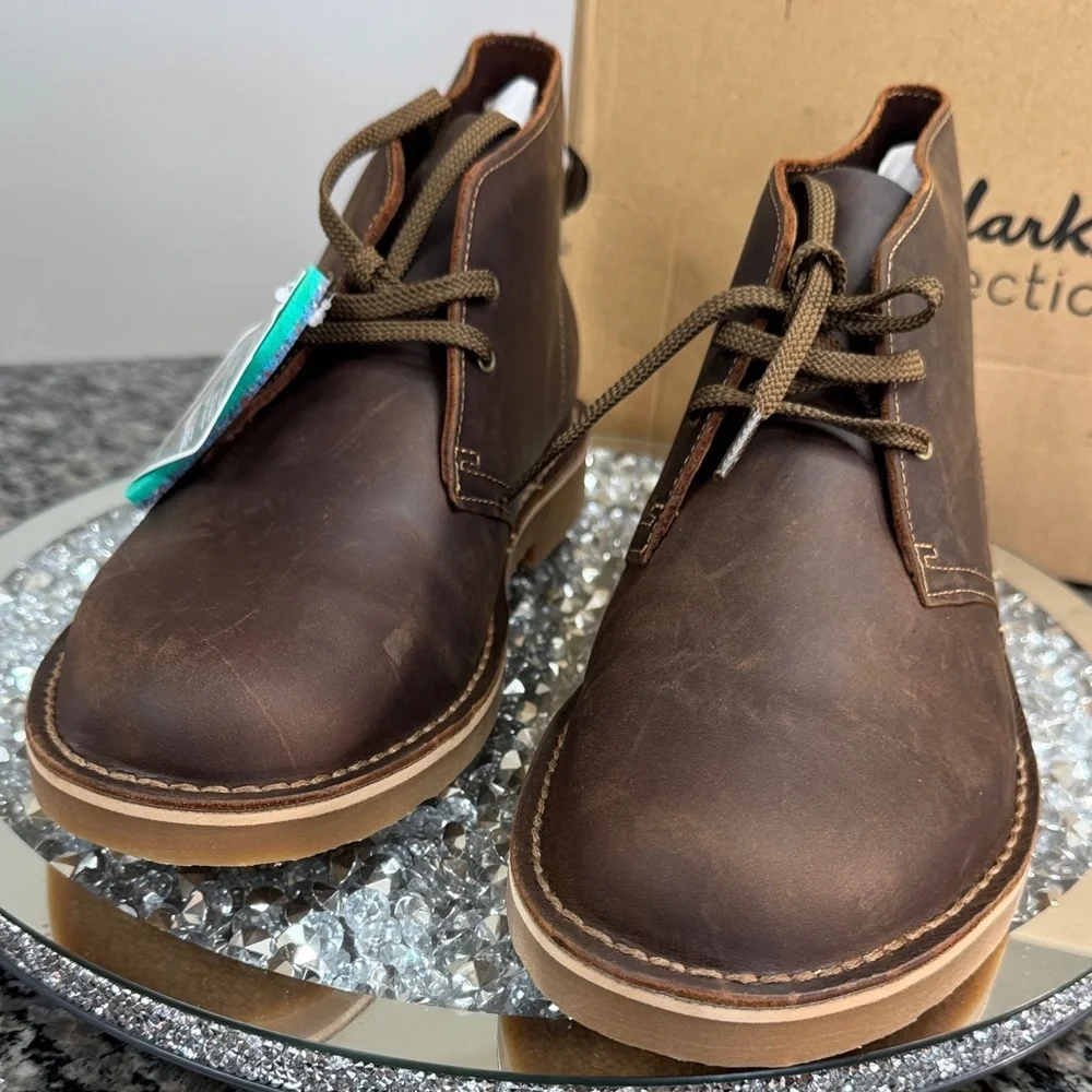 Clarks Men’s Dark Brown leather Chukka Boots with Tan Sole NEW 12W